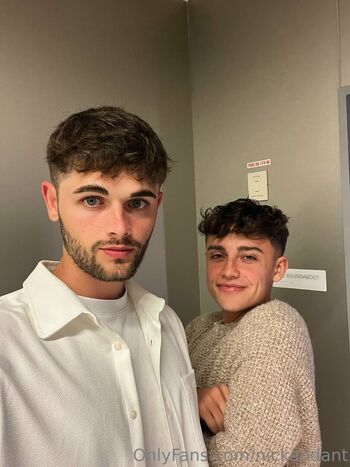 gaycouplecute