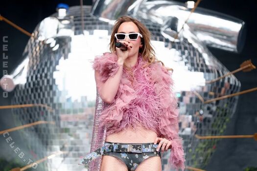 Full leaked Suki waterhouse private onlyfans photo