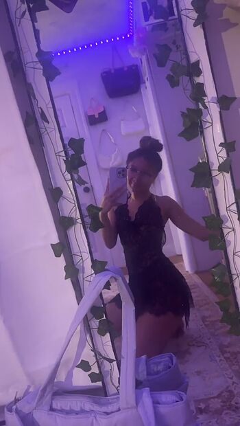 Full leaked Urfavvhoang private onlyfans photo